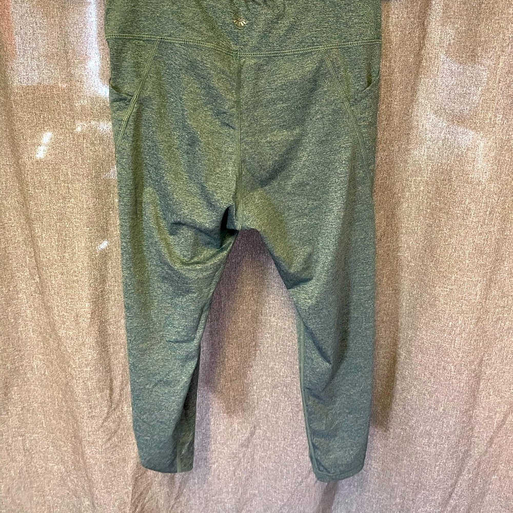 Senita Capri w cute v front